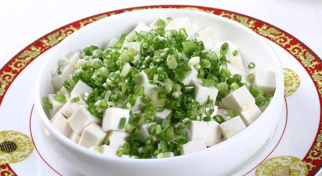 菠菜木耳炒鸡蛋，菠菜韭菜还有鸡蛋可以一起吃吗（建议中老年人：这3道菜要常吃）