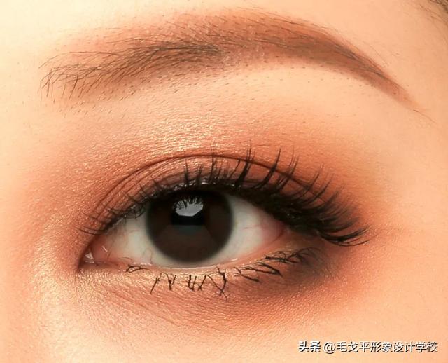 卡刷和线刷是什么意思，如何区分线刷和卡刷（新手化妆刷使用指南）