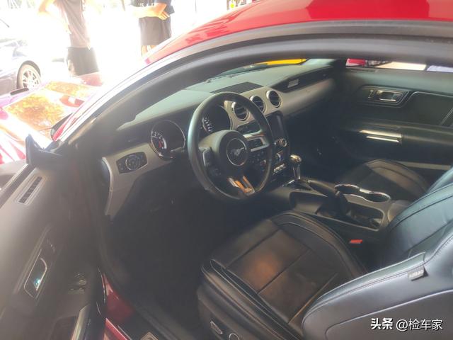 野马眼镜蛇跑车报价，福特野马眼镜蛇报价（V8发动机+1000匹马力）