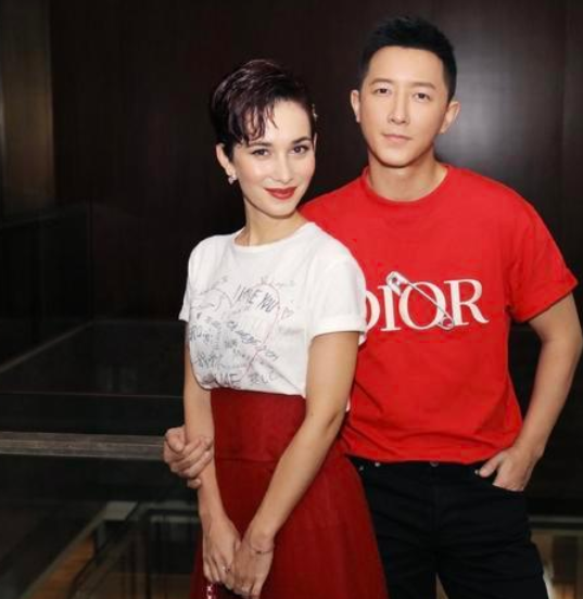 卢靖姗是几国混血吗，卢靖姗是中美混血吗（女儿小手紧握爸爸显温馨）