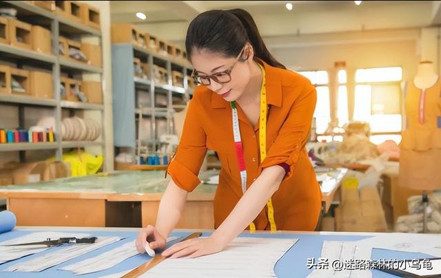 什么工作工资高适合女生，女孩子学什么好找工作工资高（榜首才是大家心中的朱砂痣）