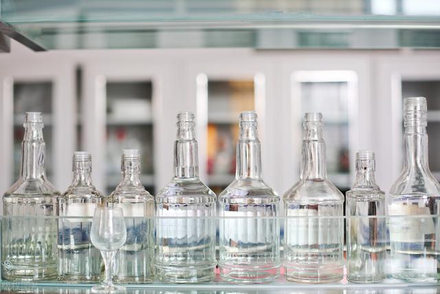 广州地铁酒能过安检吗，广州地铁带酒可以过安检吗（壹邦小知识：带白酒能坐地铁吗）