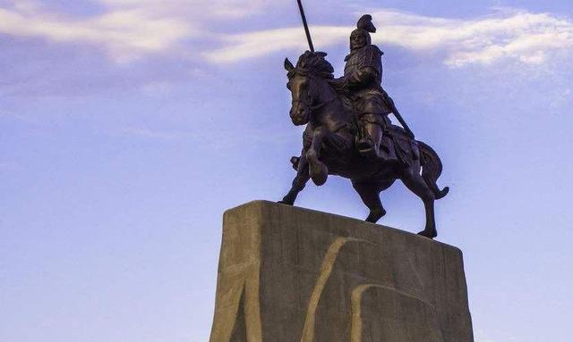 中国十大将军排名顺序，十大将军排名是怎样排的（并且被后世人所称赞）