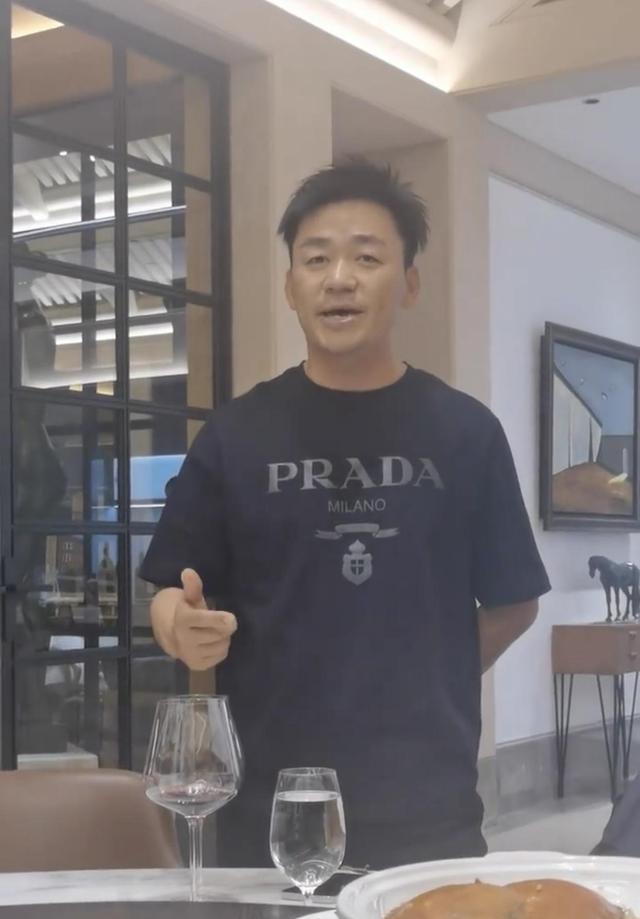 王宝强多少岁了，王宝强的真实来历（素颜出镜似普通路人）