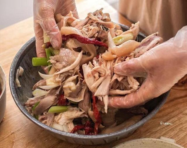 新疆美食有哪些，新疆的美食有哪些（新疆的10样“西域美食”）