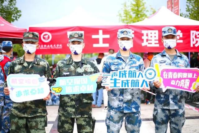 四川信息技术学院，2022年四川信息职业技术学院有哪些院系和专业（四川省高职院校入学当天美照曝光）