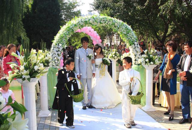 现在什么店最赚钱 月入2万的10个小生意，现在什么店最赚钱（月入2万的10个小生意）