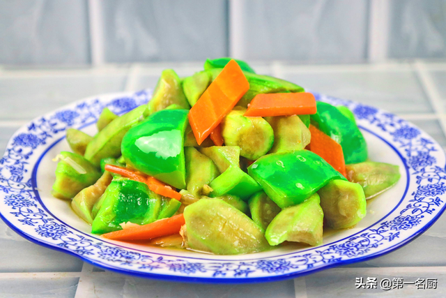 夏季饮食吃什么好，夏季饮食吃什么好消化（少吃苦瓜和番茄）