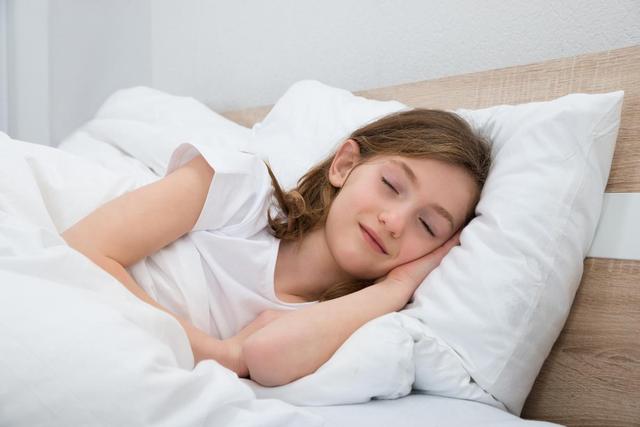 快速入睡的办法，能快速入睡的方法（英国医生分享了三个助眠技巧）