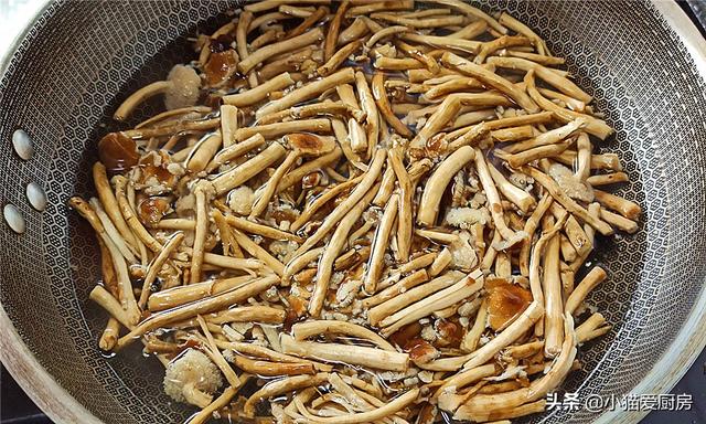 干茶树菇怎么吃，干茶树菇可以怎么吃（教你在家做干锅茶树菇）
