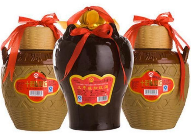 老酒与黄酒有什么区别，黄酒跟老酒有什么区别（花雕和黄酒有何不同）