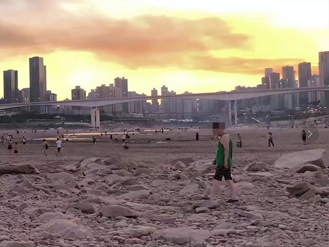 又霸气又高冷的图片 在这座欲望的城市，你是我最后的信仰，又霸气又高冷的图片带字（灾难成现实才知道后悔）