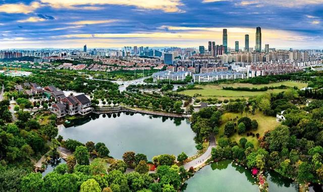 广西有哪些景点值得去，广西有哪些景点值得去看（快把广西这些游玩不累、老少皆宜的山湖美景安排上~）