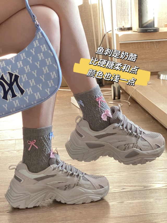 去海边穿什么鞋子合适，去海边沙滩穿什么鞋最合适（今夏最火的4双新鞋）