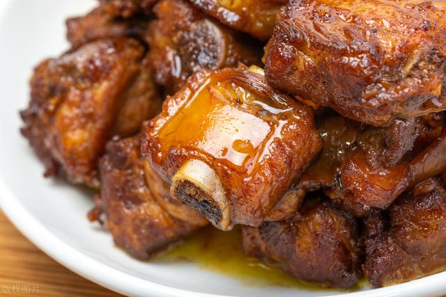 猪排骨怎样做好吃，排骨的正确做法最简单的（香到骨头里）