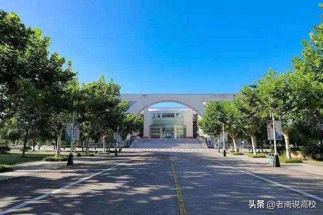 广东外语外贸大学是几本，广东外语外贸大学2022录取分数线（广东外语外贸大学和上海对外经贸大学）