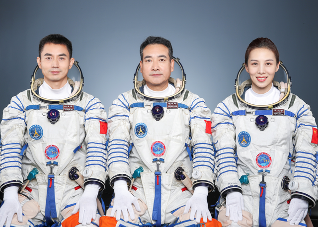 宇航员，宇航员在宇宙中看到的地球的颜色（“最美太空教师”王亚平图片）