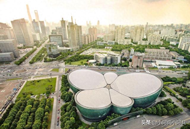 上海东方艺术中心旅游休闲绝佳地