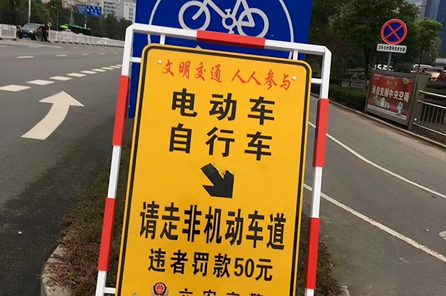 怎样学骑电瓶车，怎样学骑电瓶车快（骑行电动自行车并不要驾照）