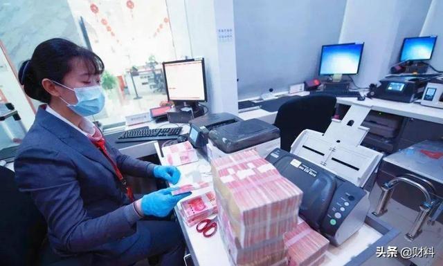 自动取款机一天最多能取多少钱，自动取款机怎么取钱（一次性在银行取出20亿）