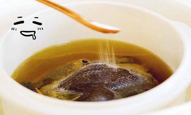 人参乌鸡汤的做法，乌鸡汤放什么食材好（冬日里做一碗气血双补乌鸡汤）