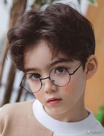 煜字取名什么寓意，煜字取名的意思和含义（好听到爆的名字男生）