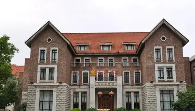 东风雪铁龙凯旋汽车，东风雪铁龙凯旋这车怎么样（汶川大地震留下一辆“神车”）