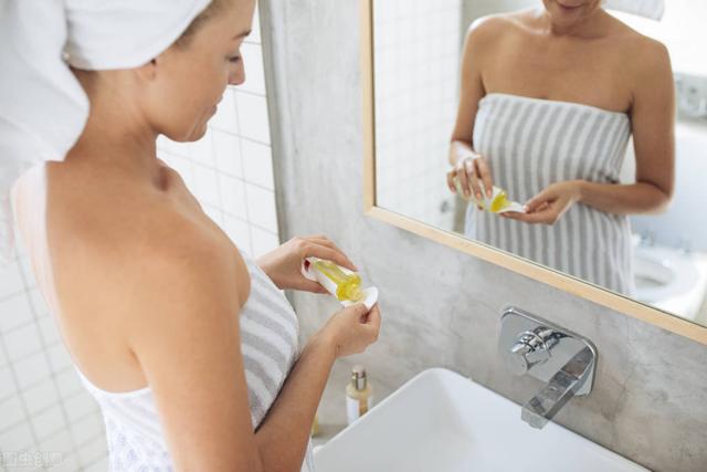 驱蚊精油，天竺葵精油（她用白玉兰花精油做油敷上瘾）