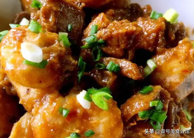怎样做芋儿红烧鸡，芋儿烧鸡的正宗做法（分享一款鲜香肉嫩的芋儿烧鸡）