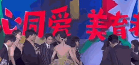 北美大灰狼是什么梗，北美灰狼为什么这么大（嘟嘴索吻、牵手搂抱、时刻黏在一起）