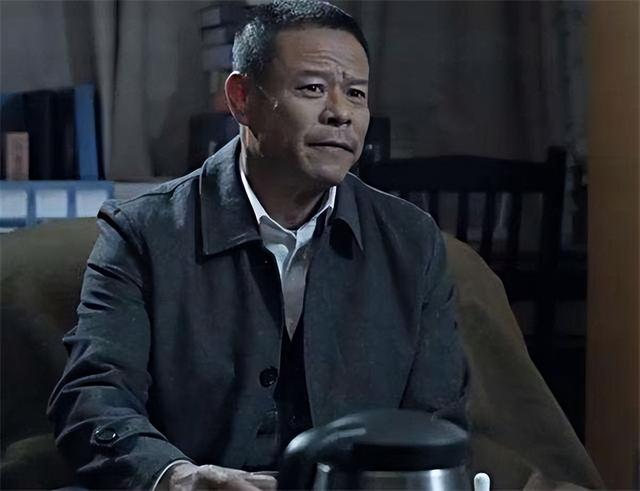 明月直入无心可猜感情寓意，心怀鬼胎永远无法直视太阳