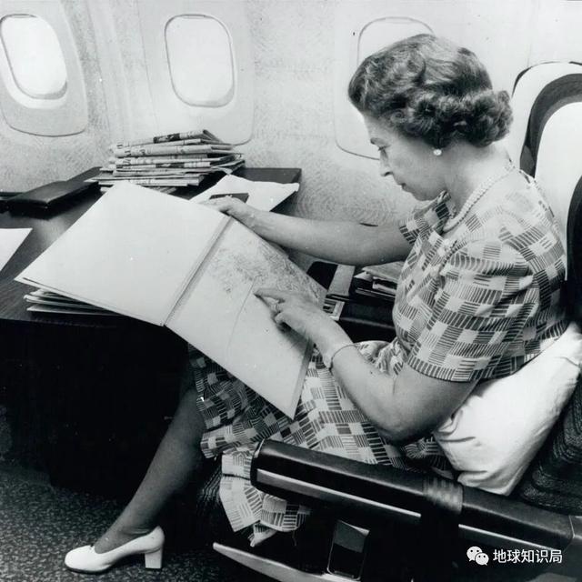 简笔画飞机的画法，二加三画小鸟（这么厉害的飞机，为啥没人敢坐）