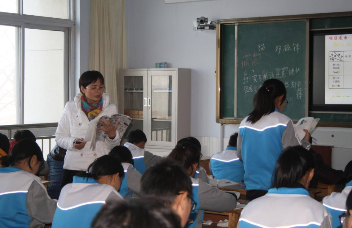 学校门头设计效果图（手绘校服）