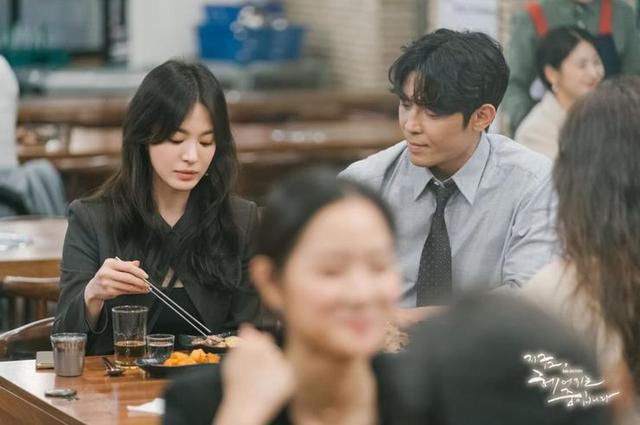 尹晶喜主演的电视剧，尹晶喜和老公的结婚照（在生活中如何做到断舍离）