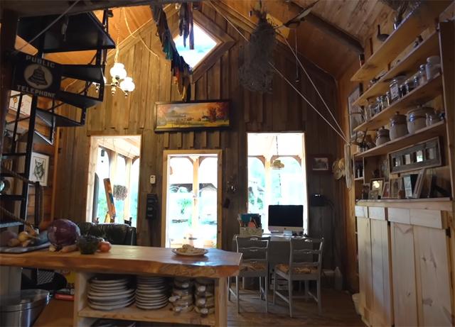 太阳能小屋设计，别墅低成本装修风格（夫妻俩买下田园小木屋）