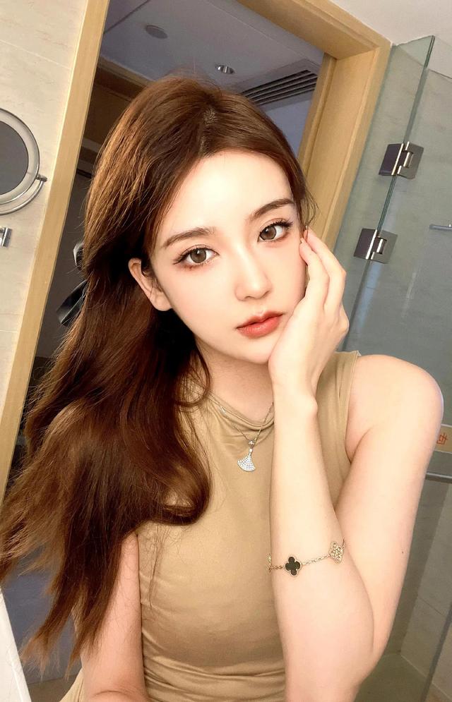 那些振奋人心的英雄联盟解说，英雄联盟赛事美女解说冯雨