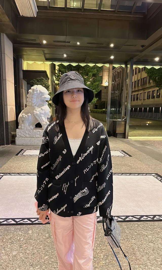 李湘女儿近照李湘晒王诗龄近照，李湘回应王诗龄汉服造型