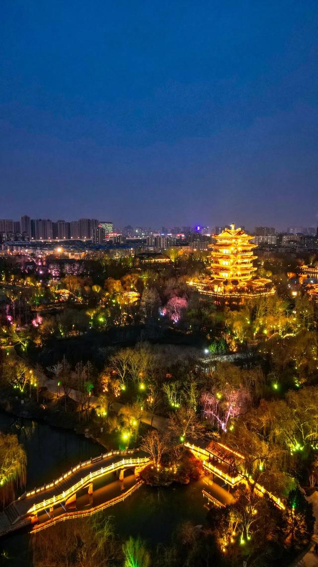 济南旅游攻略必去景点夜景，一定要走进她的夜