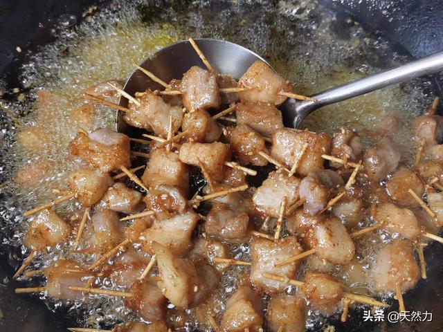 牙签肉的做法，外酥内嫩、酥香可口的牙签肉（牙签牛肉串的做法步骤）