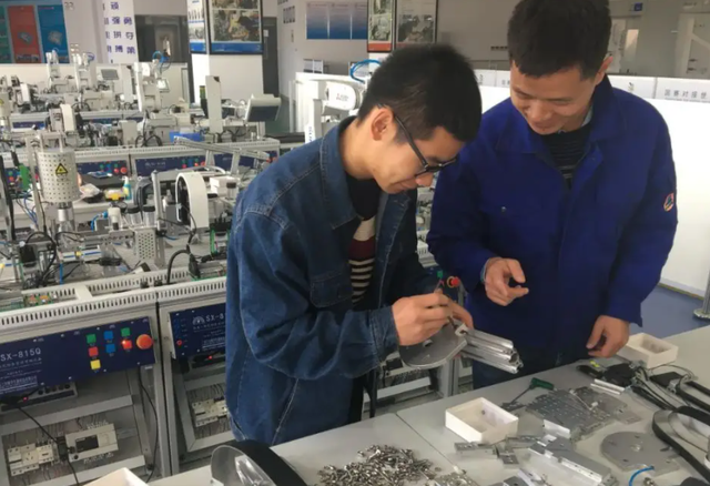 职高是什么学历，职业高中属于什么学历（职高和高职看似傻傻分不清）