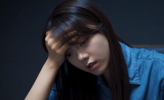 怎样让自己快速入睡，怎样可以快速的入睡（教你三招，5分钟就能快速入睡）