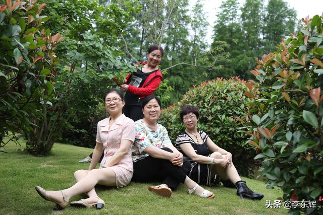 同学聚会说说幽默短句，同学聚会搞笑短句（快乐时光总是那么美好）