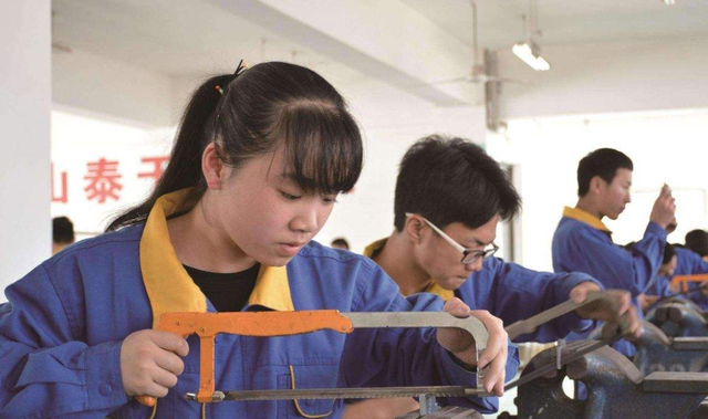 职高是什么学历，职业高中属于什么学历（职高和高职看似傻傻分不清）