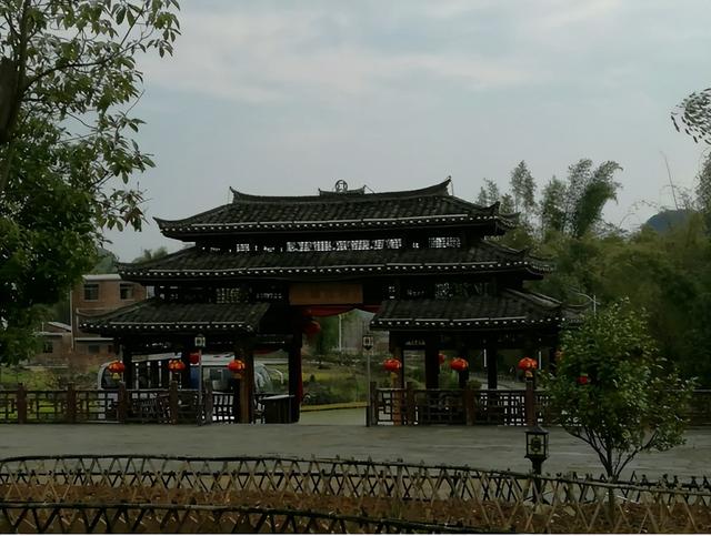 民族的主要特征是什么，民族特征属于什么（但你知道他们最具特色的建筑特色是什么吗）