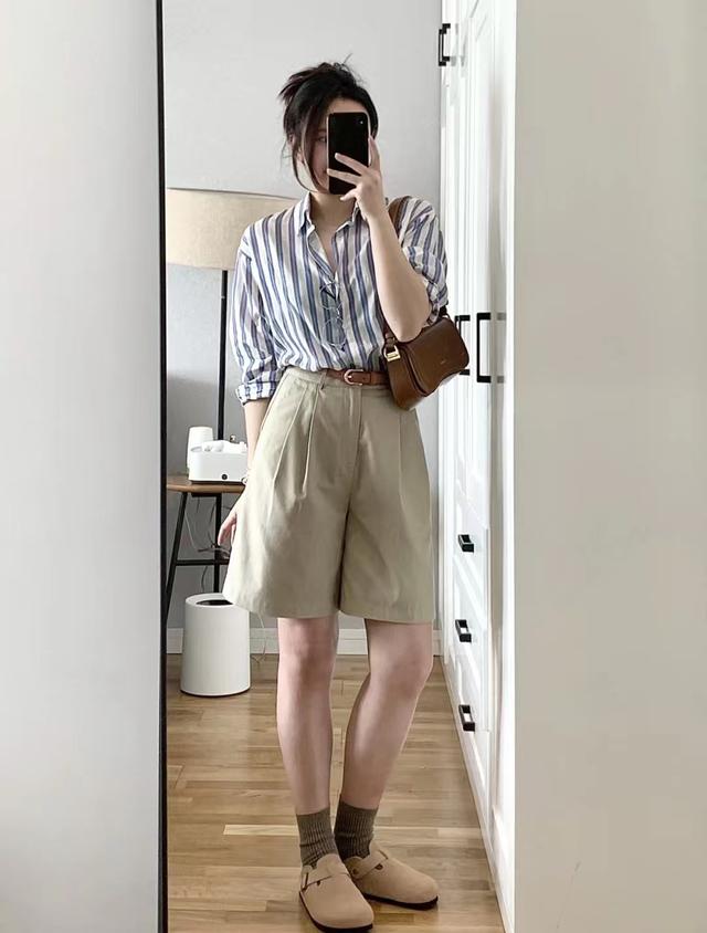 卡其色裤子配什么颜色鞋子，白色裤子配什么鞋子好看（卡其色短裤搭配什么颜色上衣好看）