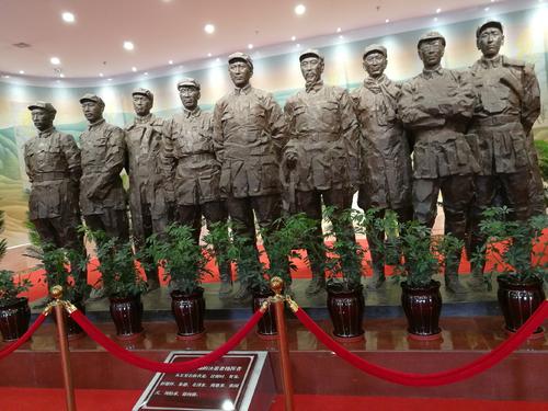 成功的领导者案例（55年授衔的十大元帅中）