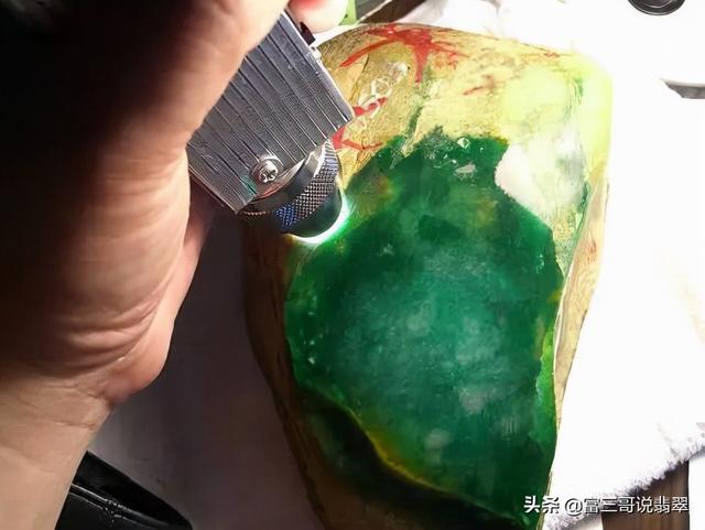翡翠原石切割技巧，翡翠原石切（翡翠原石怎么切最合理）