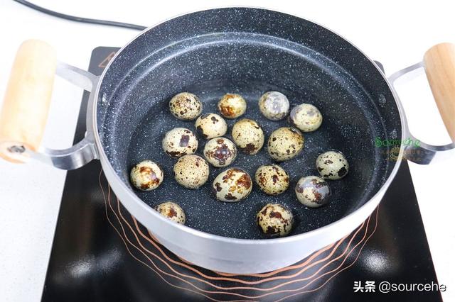 艾草可以吃吗，插门上的艾草可以吃吗（遇见艾叶摘回家）