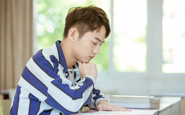 男生爱你的表现和特征，男生爱你的表现有哪些（男生喜欢你的五种表现）