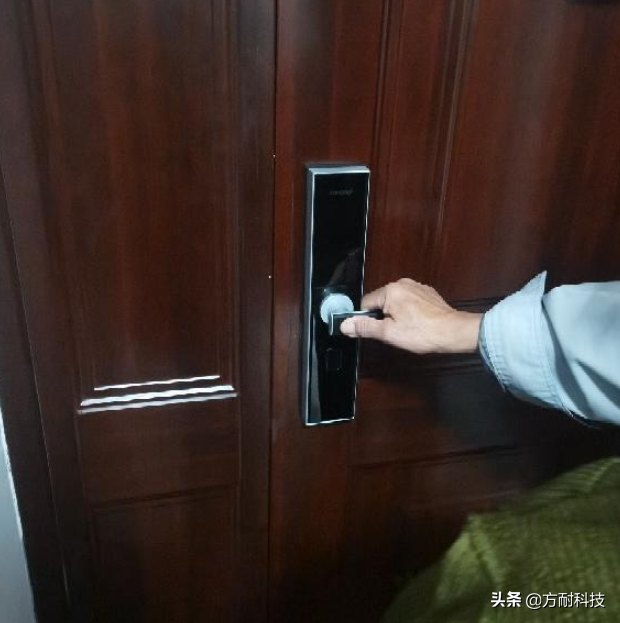 密码锁怎么开门（智能锁提示系统锁定打不开怎么办）